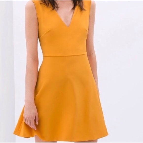 ZARA ~ Fit & Flare Back Bow Cut Out Mini Dress in Orange ~ Size Medium - Picture 3 of 12